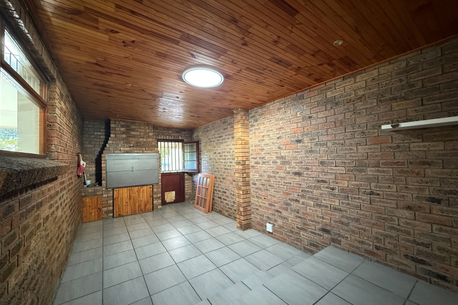 To Let 2 Bedroom Property for Rent in Oakglen Western Cape